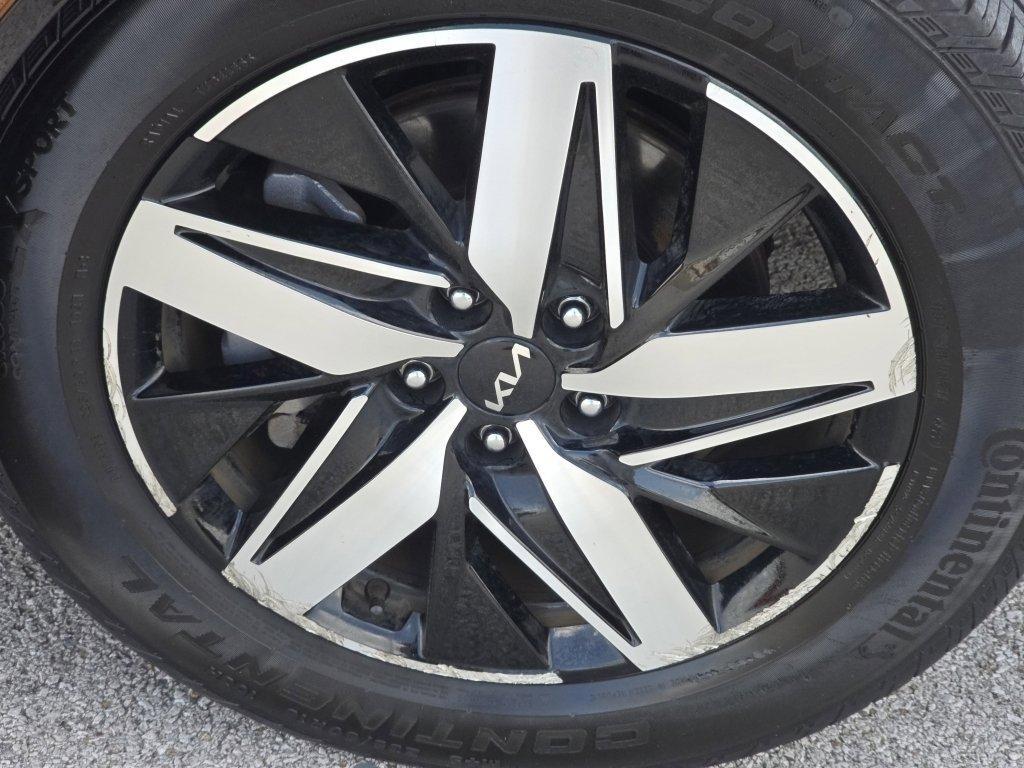 used 2023 Kia Sorento car, priced at $30,988