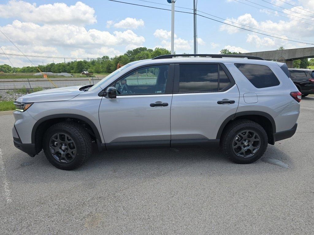 new 2025 Honda Pilot car, priced at $49,989