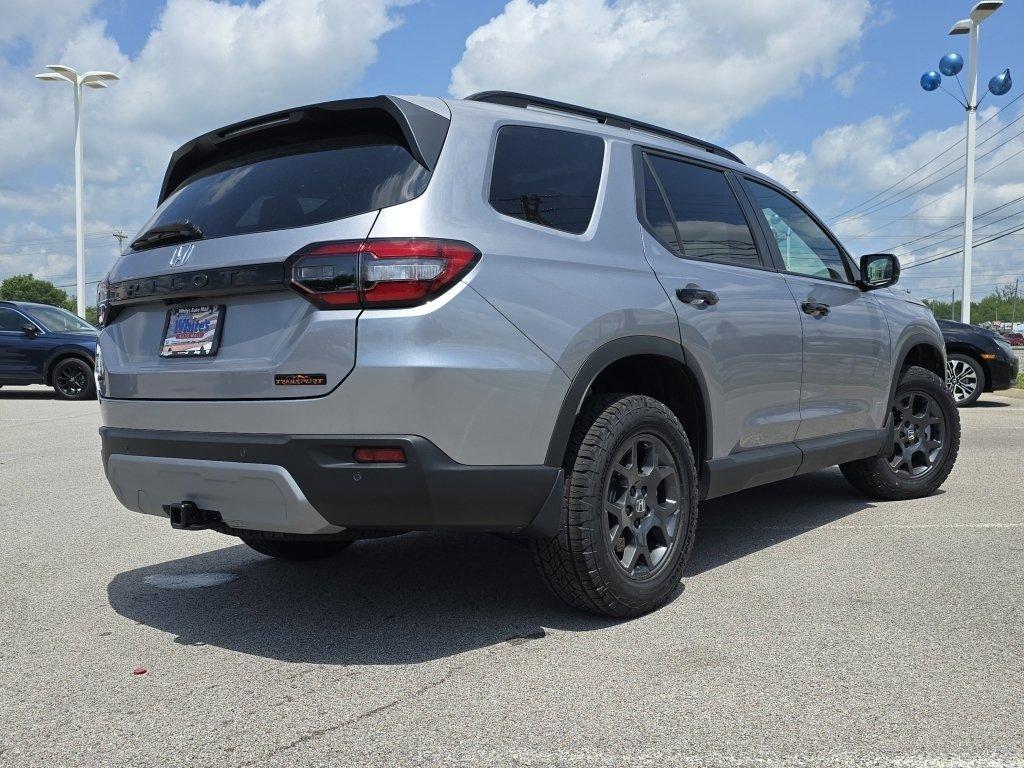 new 2025 Honda Pilot car, priced at $49,989