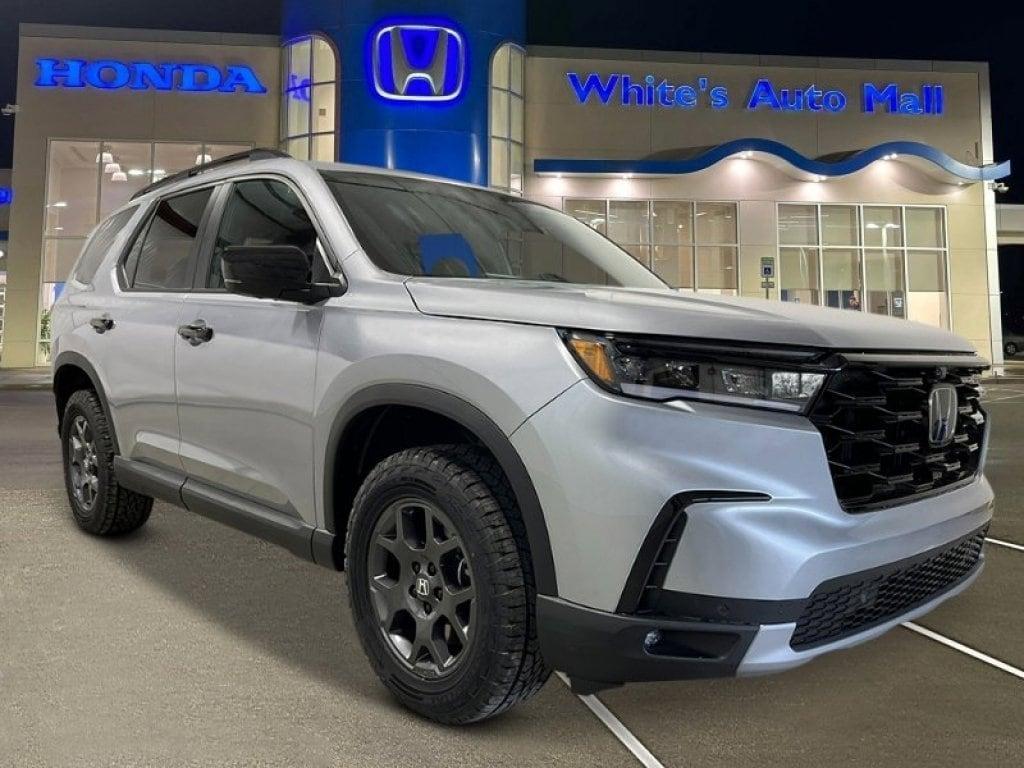 new 2025 Honda Pilot car, priced at $49,989