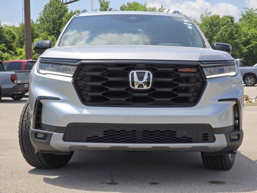new 2025 Honda Pilot car, priced at $49,989