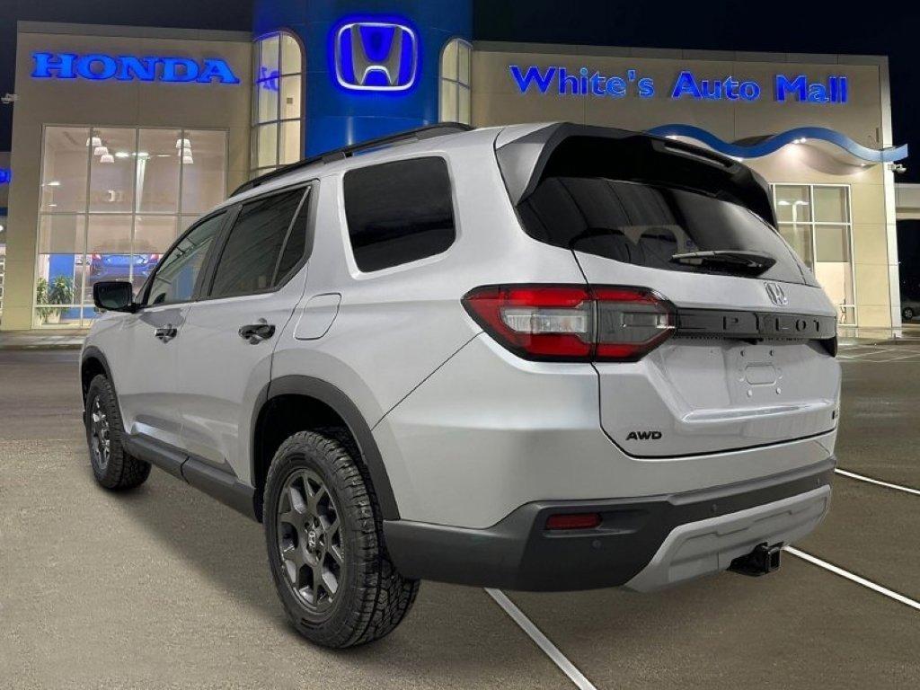 new 2025 Honda Pilot car, priced at $50,850