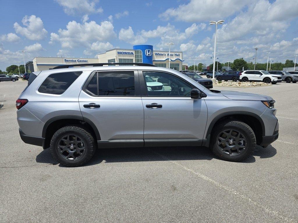 new 2025 Honda Pilot car, priced at $49,989
