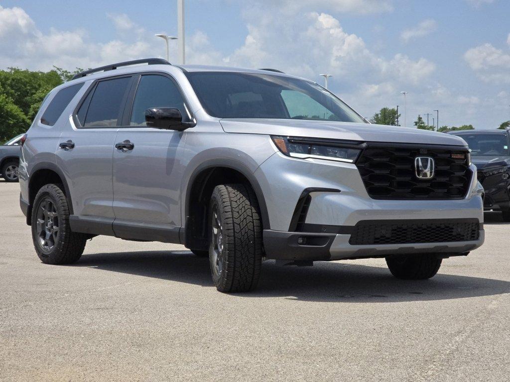 new 2025 Honda Pilot car, priced at $49,989