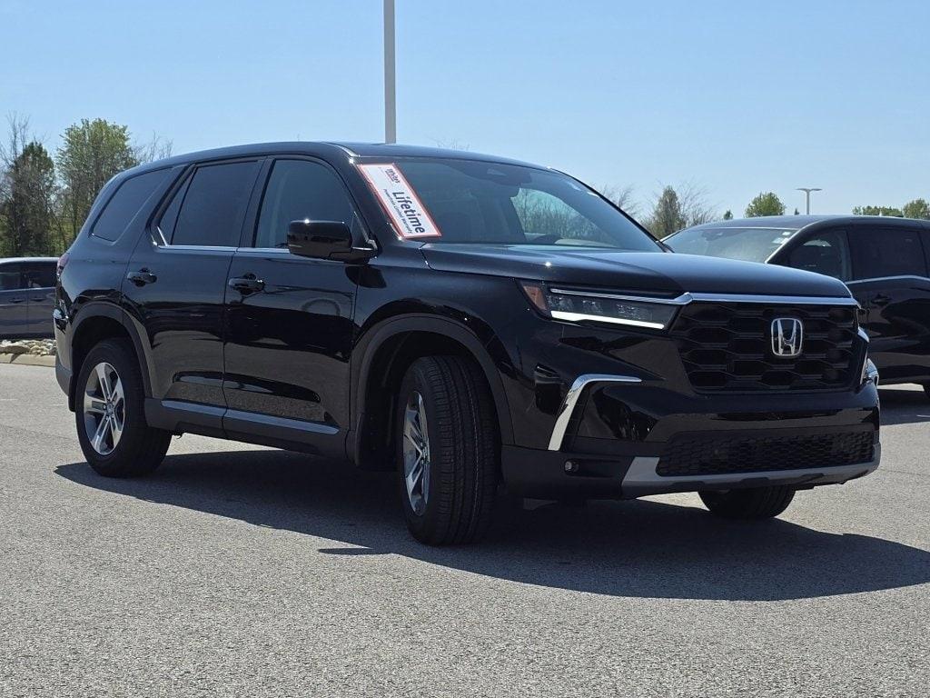 new 2025 Honda Pilot car, priced at $43,973