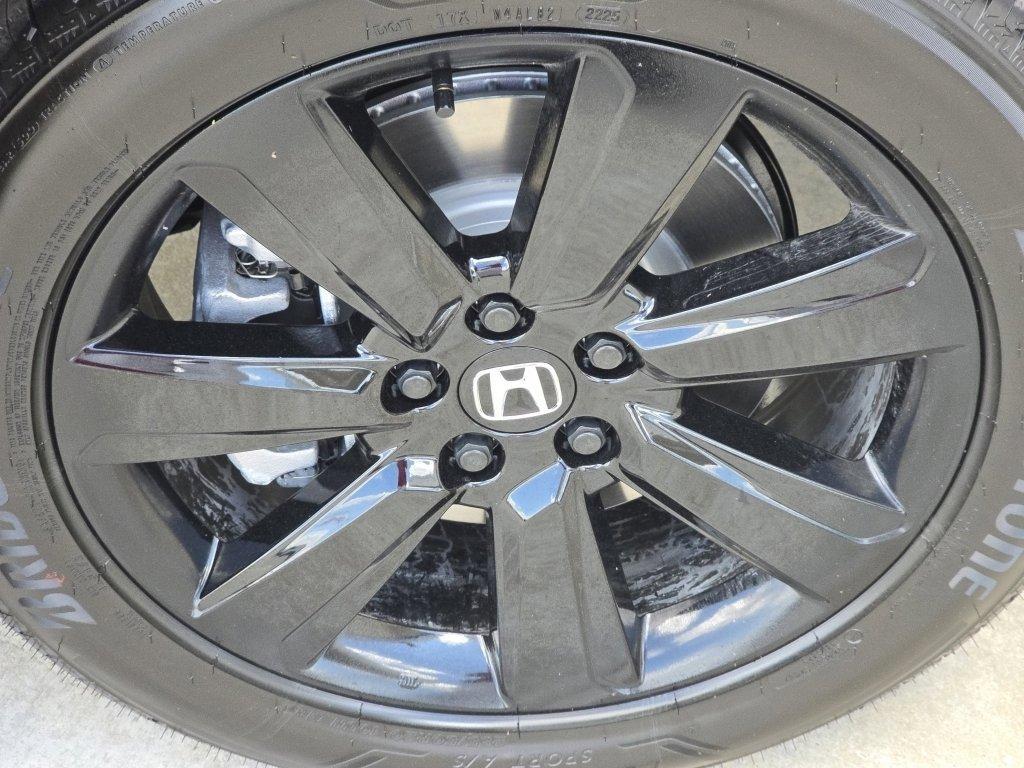 new 2025 Honda Pilot car, priced at $52,981
