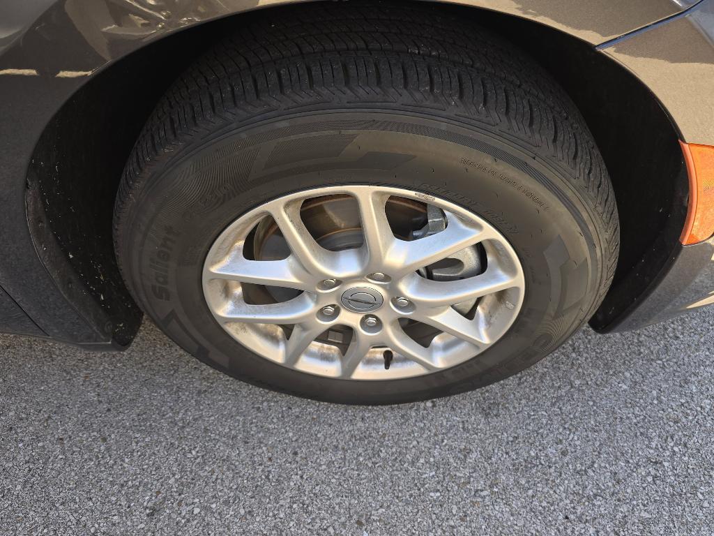 used 2023 Chrysler Pacifica car, priced at $24,000