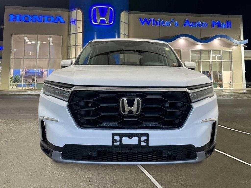 new 2025 Honda Pilot car, priced at $45,543