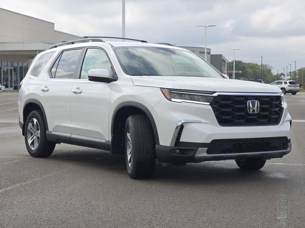 new 2025 Honda Pilot car, priced at $46,242
