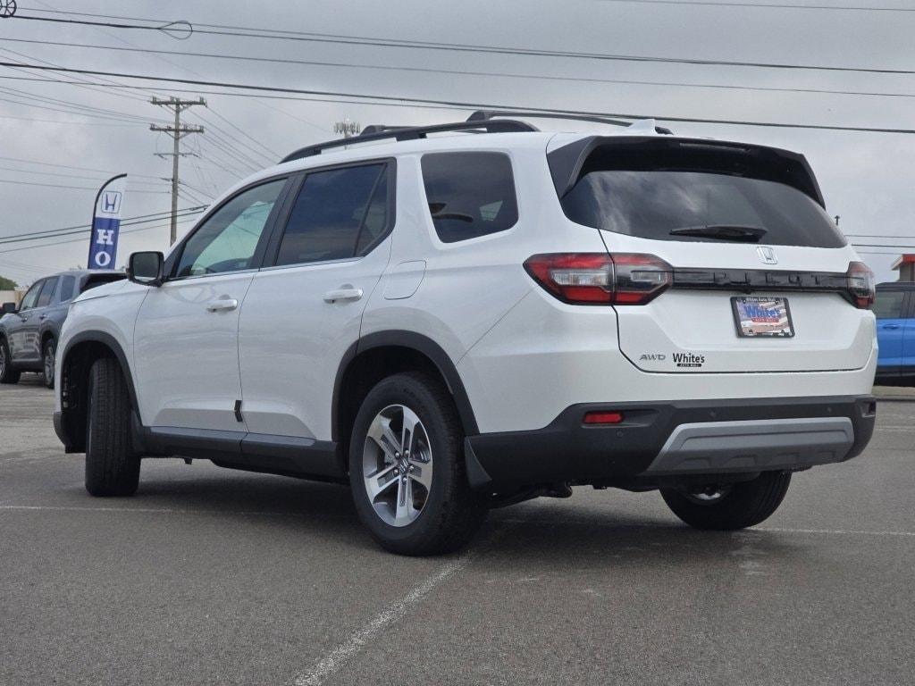 new 2025 Honda Pilot car, priced at $46,242