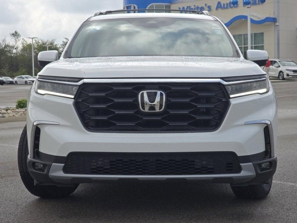 new 2025 Honda Pilot car, priced at $46,242