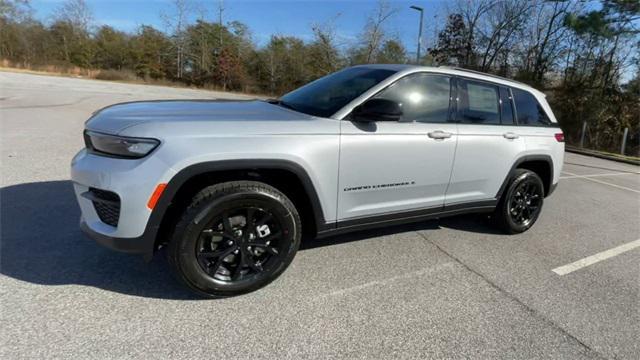 new 2024 Jeep Grand Cherokee car, priced at $45,775