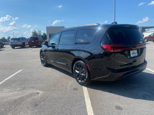 new 2024 Chrysler Pacifica car, priced at $38,484