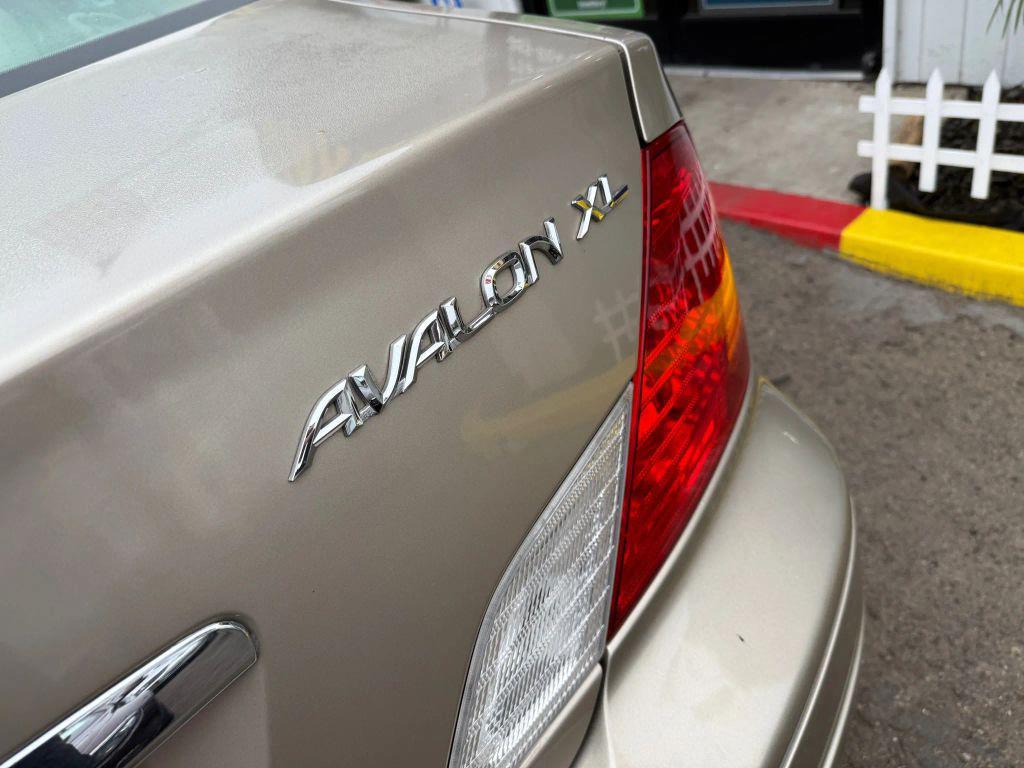 used 2000 Toyota Avalon car, priced at $6,999