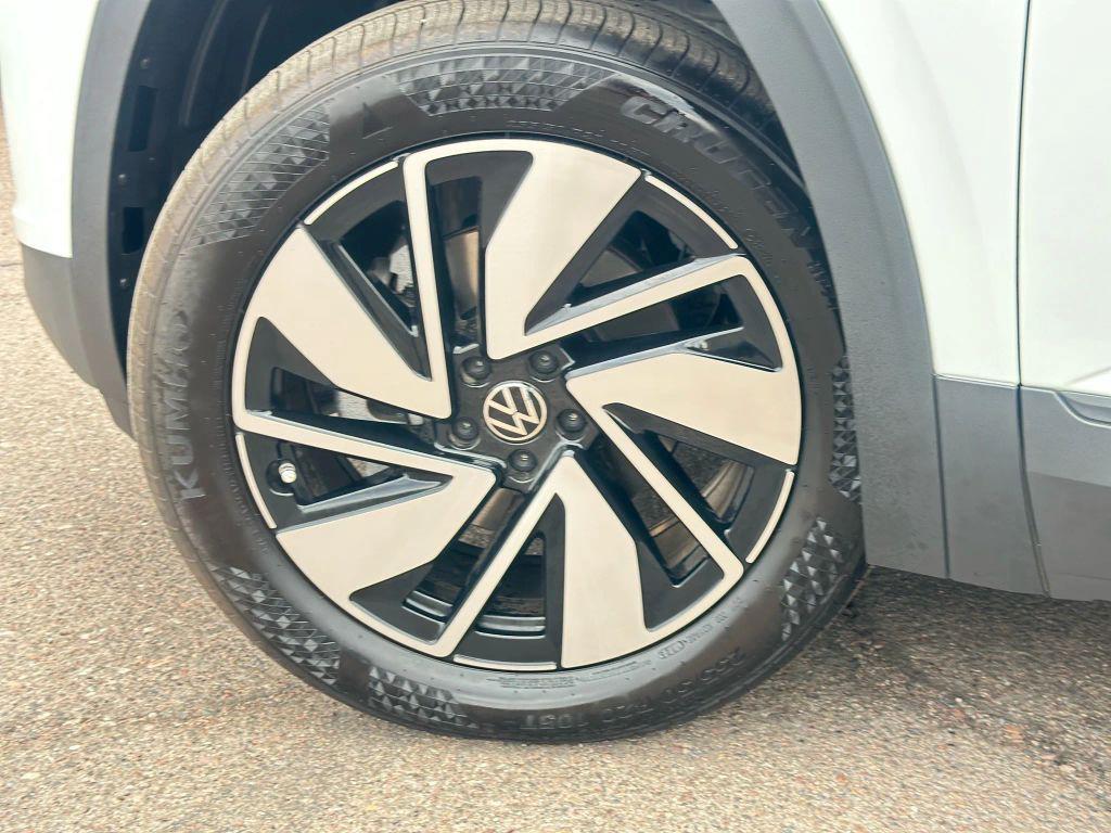 used 2025 Volkswagen Atlas car, priced at $38,500