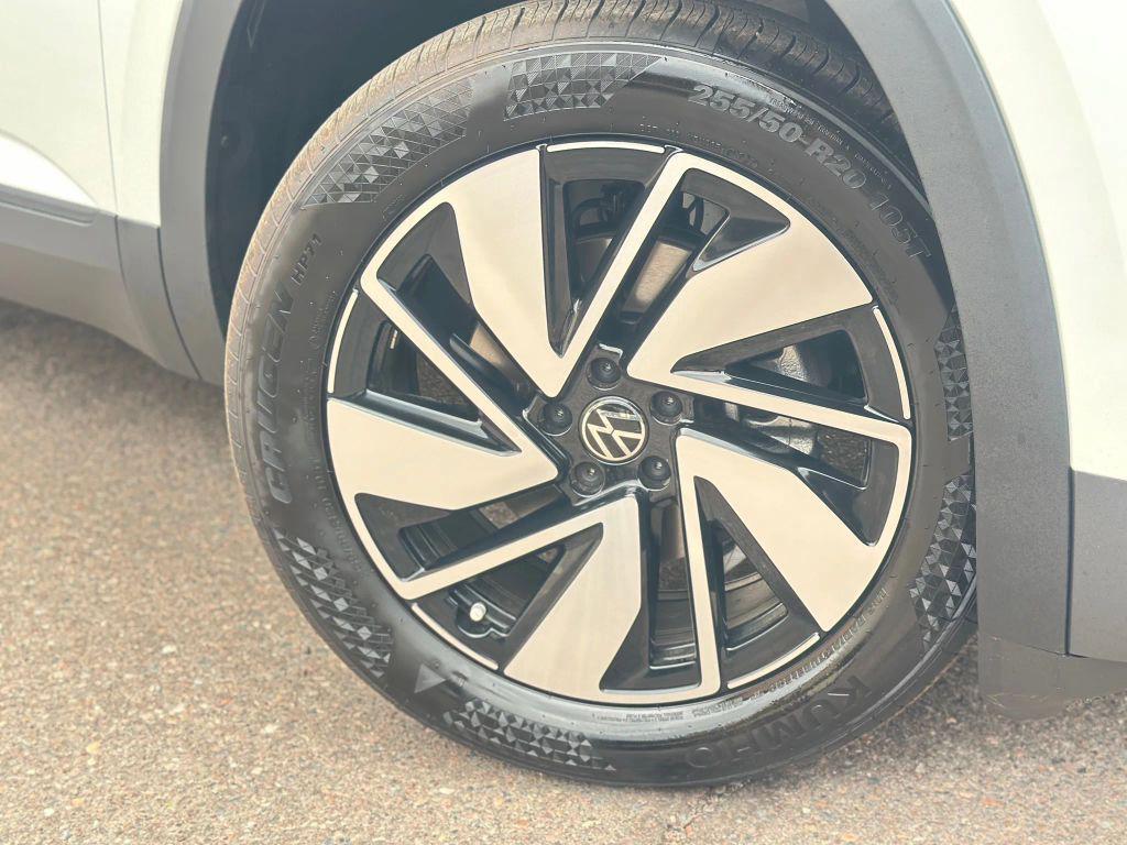 used 2025 Volkswagen Atlas car, priced at $38,500
