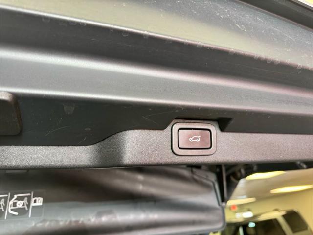 used 2020 Land Rover Discovery car, priced at $22,750