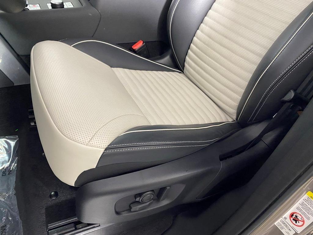 used 2024 Land Rover Discovery car, priced at $62,971