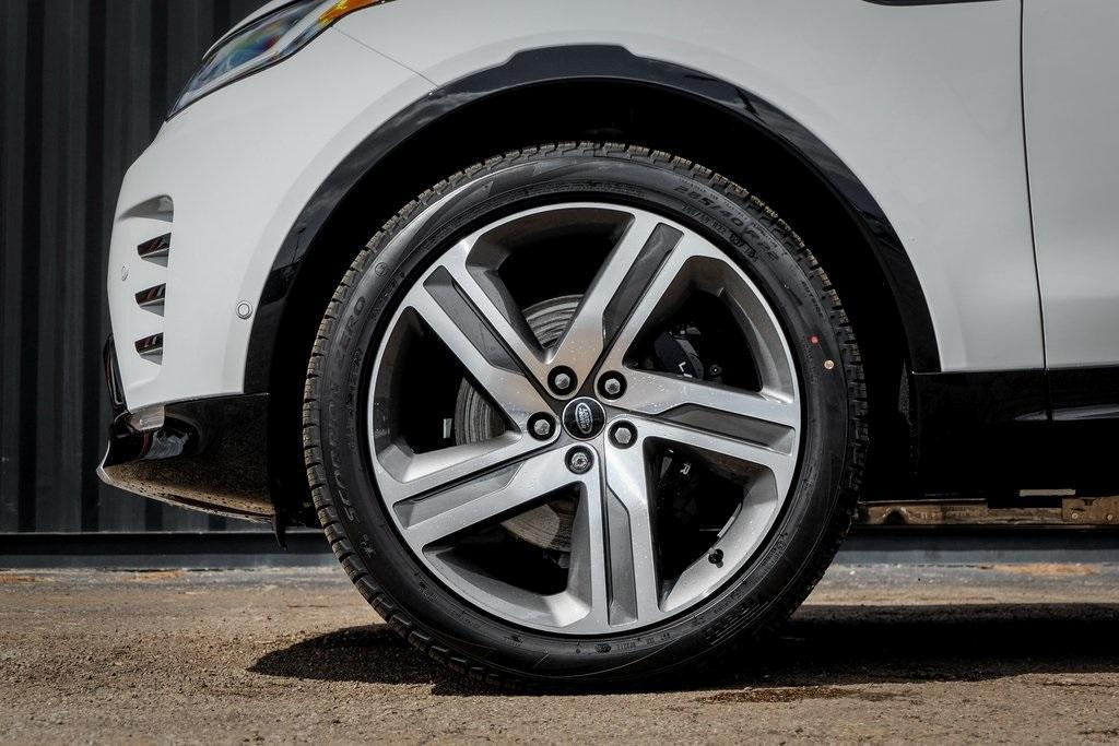 new 2025 Land Rover Discovery car, priced at $84,518