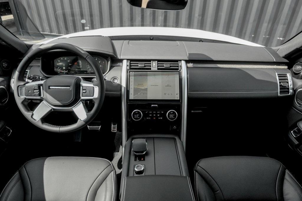 new 2025 Land Rover Discovery car, priced at $84,518