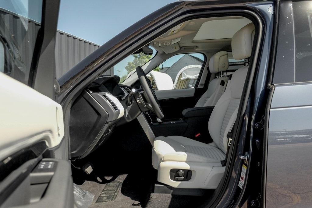 new 2024 Land Rover Discovery car, priced at $65,983