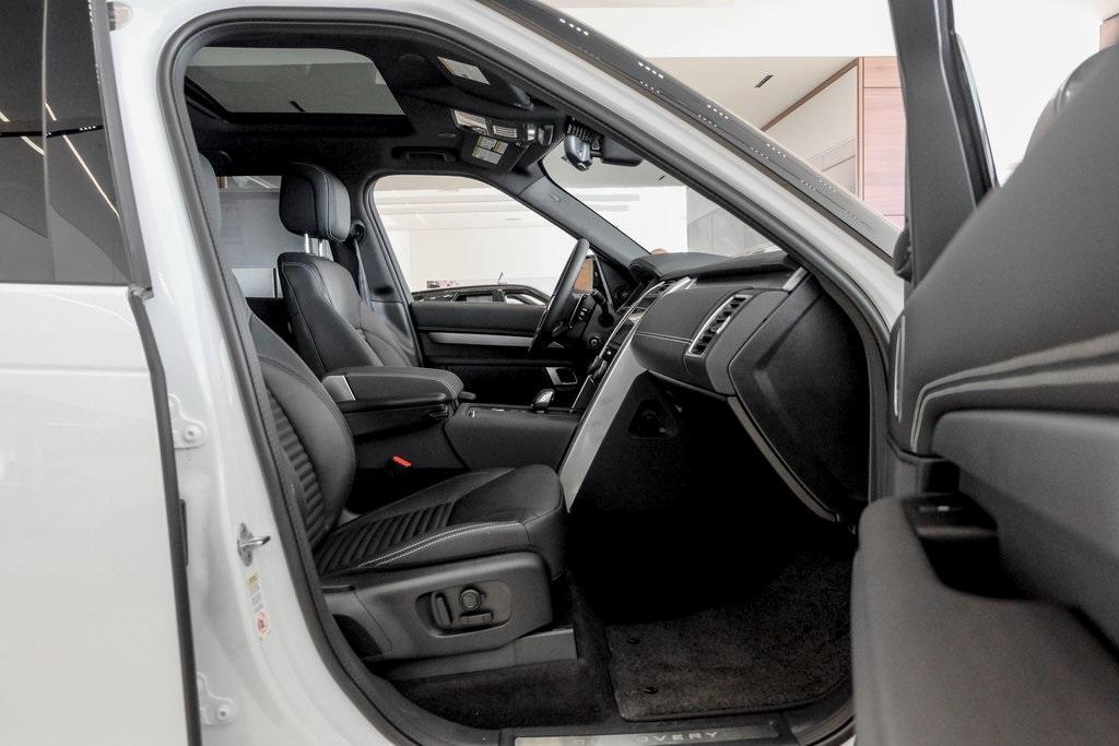 new 2025 Land Rover Discovery car, priced at $77,275