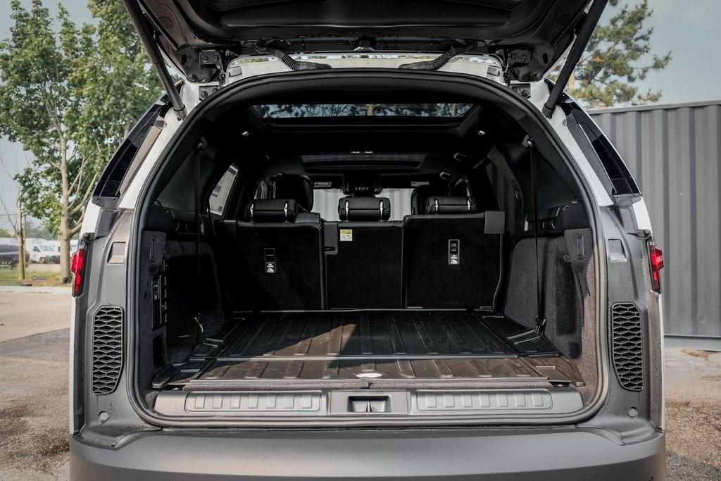 new 2025 Land Rover Discovery car, priced at $67,793