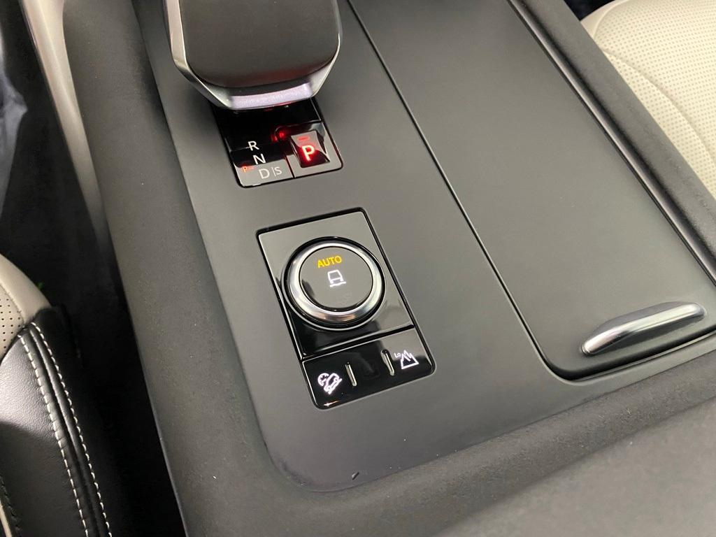 used 2023 Land Rover Discovery car, priced at $48,873