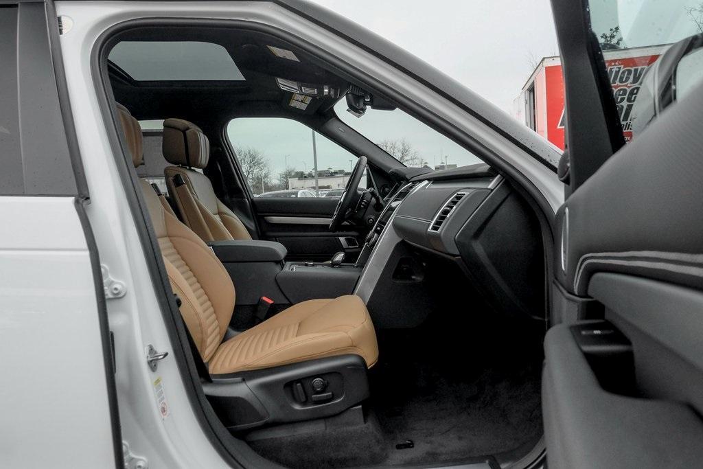 new 2025 Land Rover Discovery car, priced at $80,525