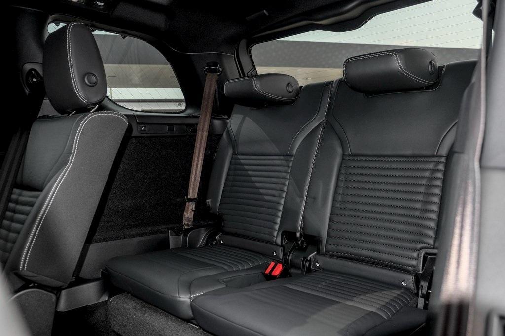 new 2025 Land Rover Discovery car, priced at $72,243