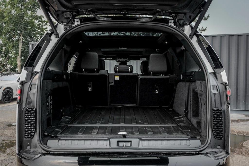 new 2025 Land Rover Discovery car, priced at $72,243