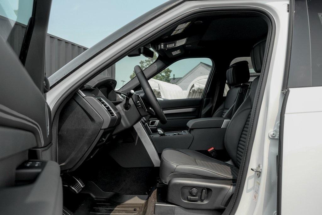 new 2025 Land Rover Discovery car, priced at $72,243