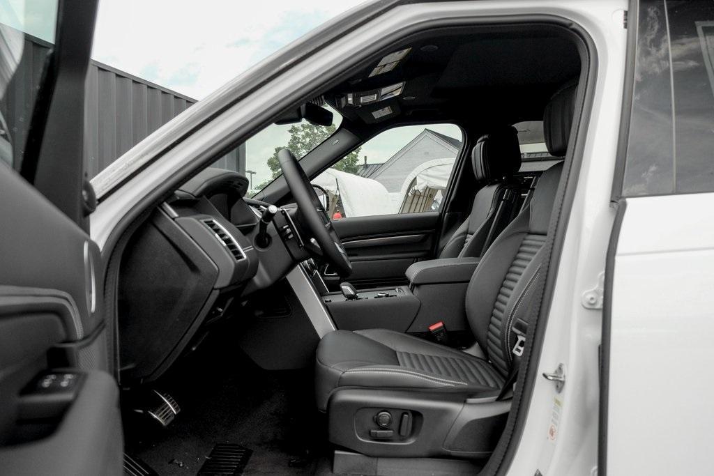 new 2025 Land Rover Discovery car, priced at $82,118