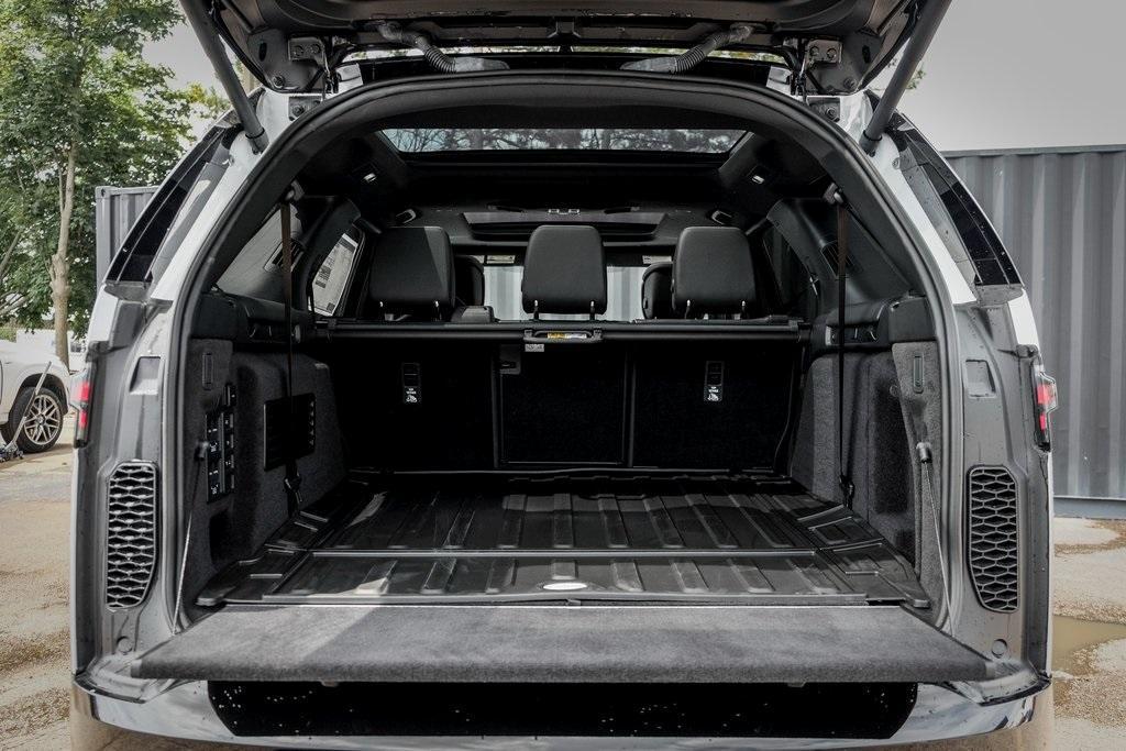 new 2025 Land Rover Discovery car, priced at $82,118