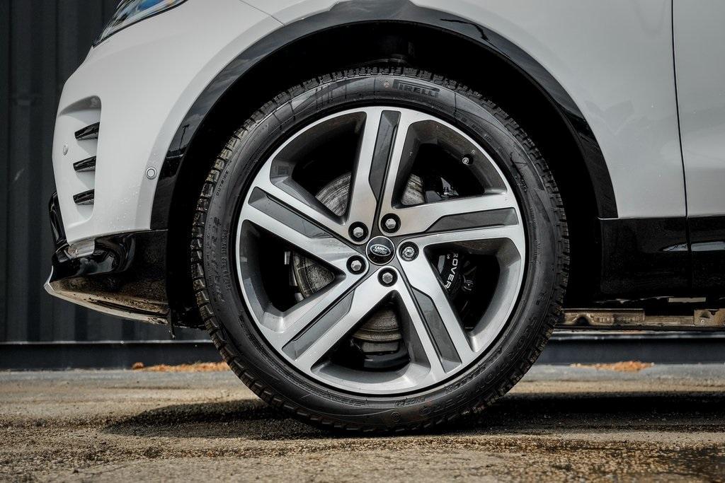 new 2025 Land Rover Discovery car, priced at $82,118
