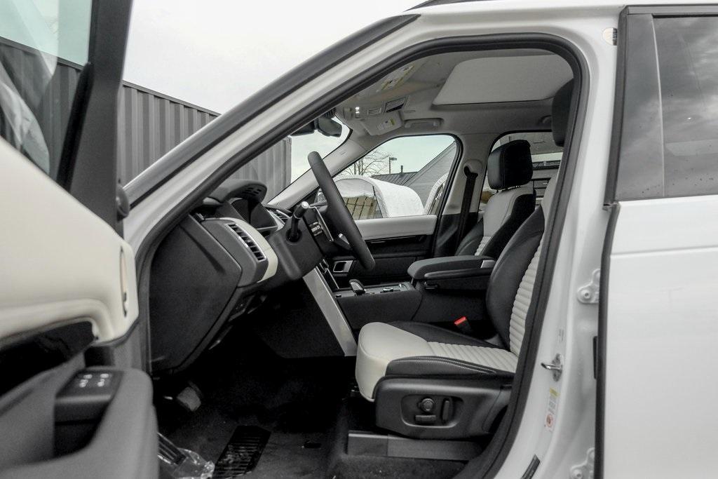 new 2025 Land Rover Discovery car, priced at $67,568