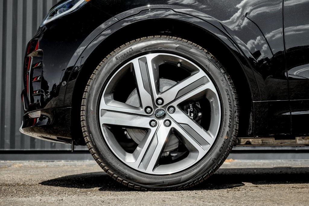 new 2025 Land Rover Discovery car, priced at $85,468
