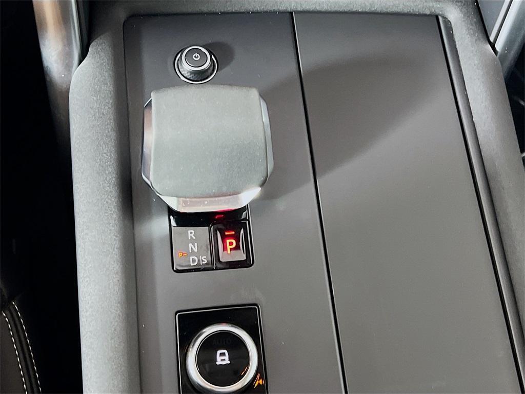 used 2024 Land Rover Discovery car, priced at $49,132
