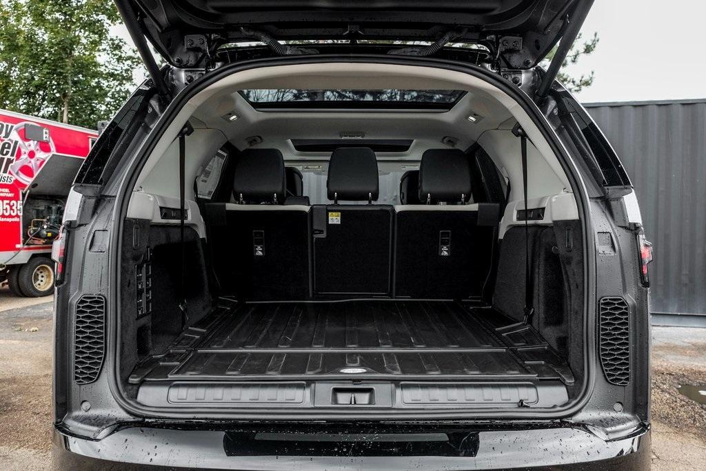 new 2025 Land Rover Discovery car, priced at $73,043