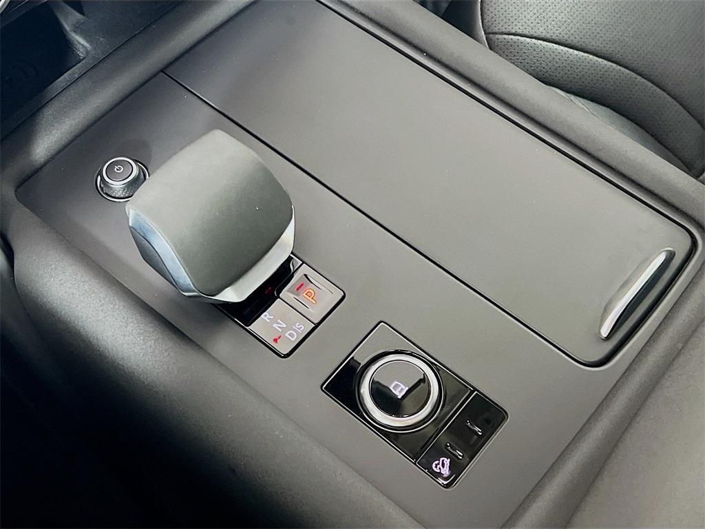 used 2024 Land Rover Discovery car, priced at $48,959