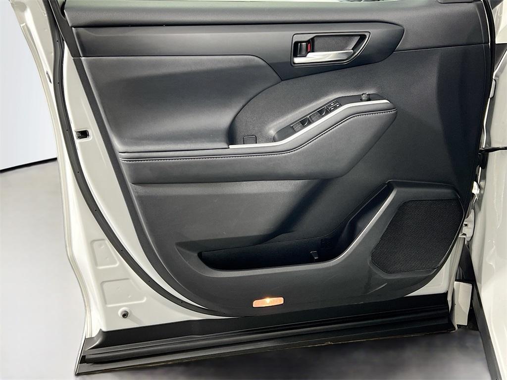 used 2021 Toyota Highlander Hybrid car, priced at $36,297