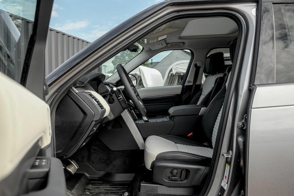new 2025 Land Rover Discovery car, priced at $85,468