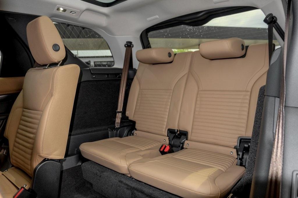 new 2025 Land Rover Discovery car, priced at $83,978