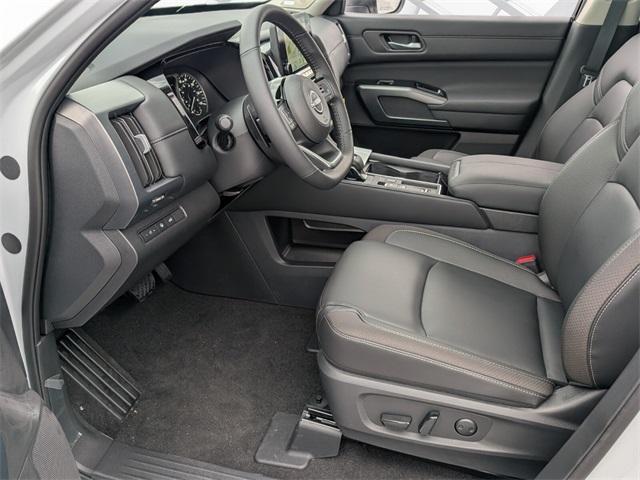 new 2025 Nissan Pathfinder car, priced at $33,990