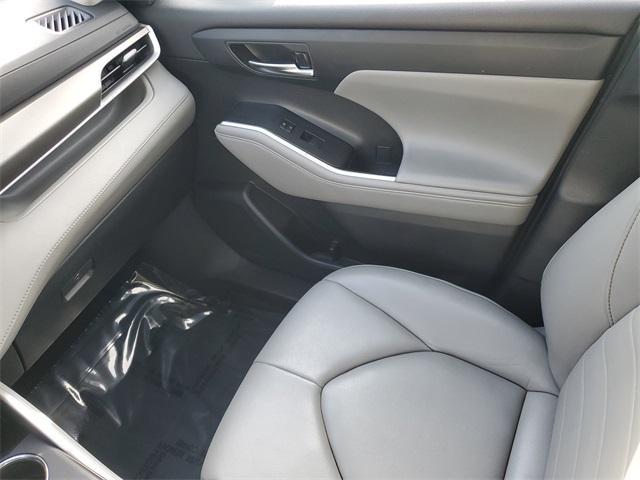 used 2021 Toyota Highlander car, priced at $21,997