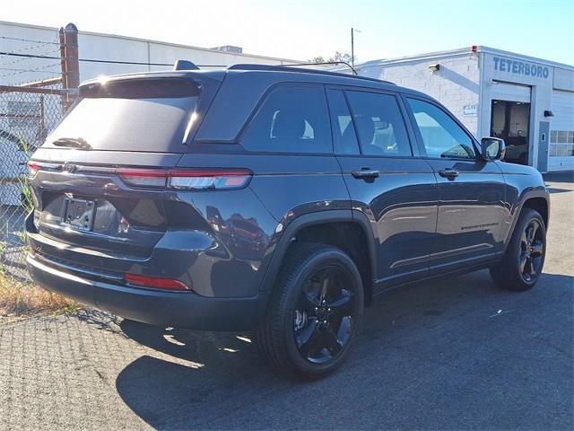 new 2024 Jeep Grand Cherokee car, priced at $48,675