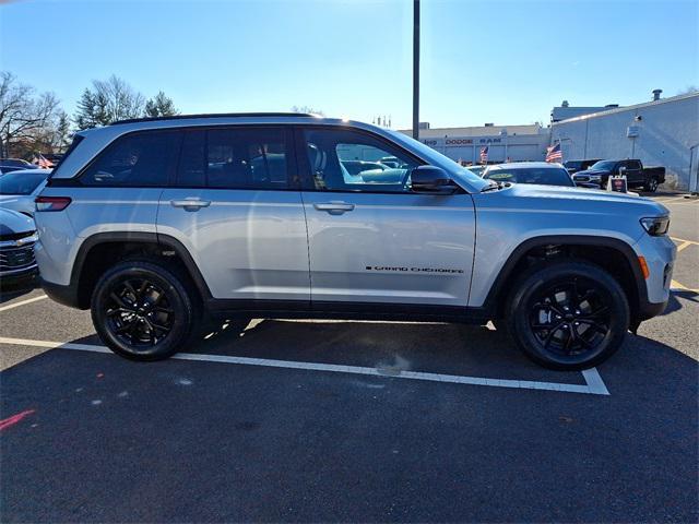 new 2025 Jeep Grand Cherokee car, priced at $46,530