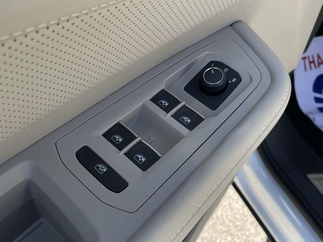 new 2025 Volkswagen Atlas car, priced at $47,009