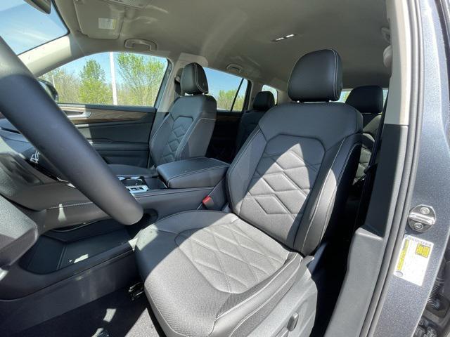new 2025 Volkswagen Atlas car, priced at $43,541