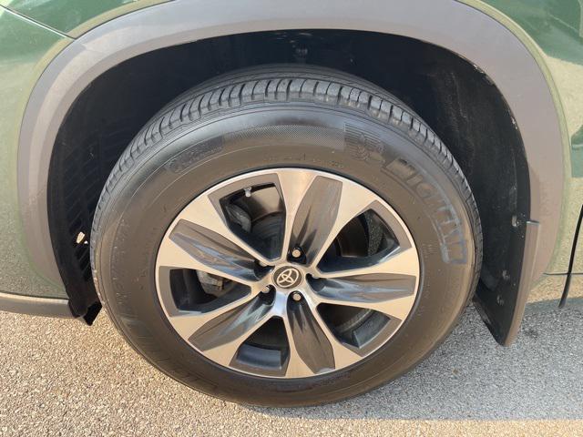 used 2024 Toyota Highlander car, priced at $39,982